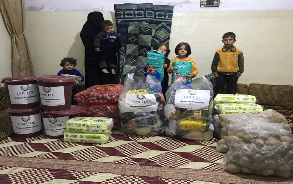 Umut Ol İnsani Yardım Derneği Suriye'nin İdlib Bölgesinde İhtiyaç Sahibi İnsanlara Gıda Dağıttı.