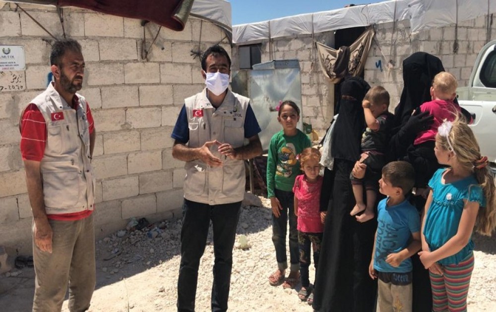Umut Ol İnsani Yardım Derneği Suriye'nin İdlib Bölgesinde 66 adet Briket Evi Çadırlarda Yaşayan Ailelere Teslim Etti.