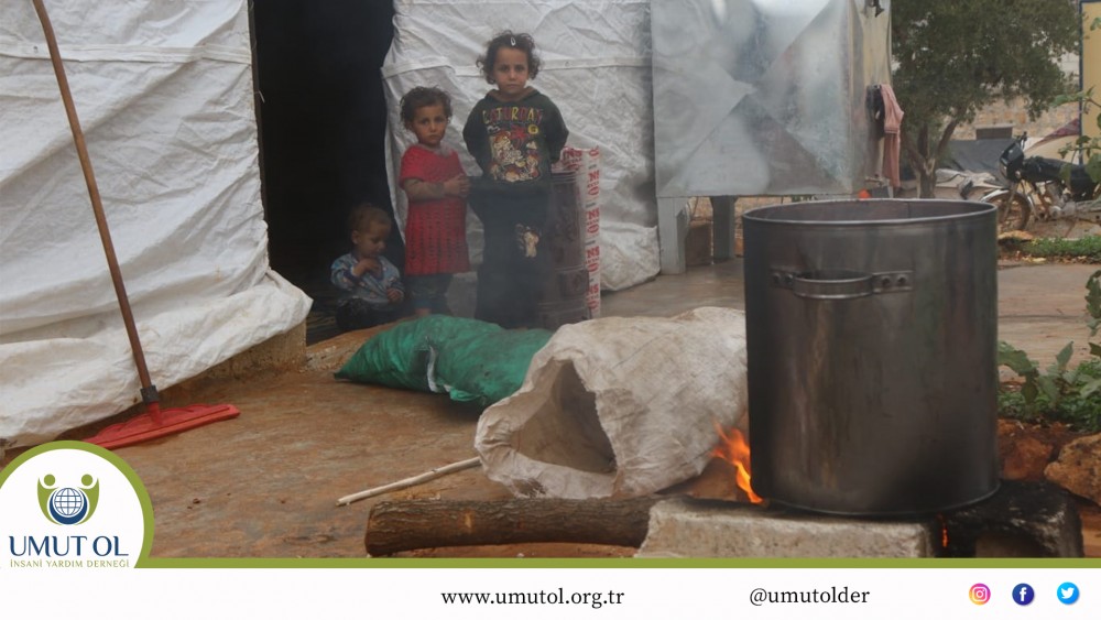Umut Ol İnsani Yardım Derneği Suriye'de İhtiyaç Sahiplerine Soba ve Kömür Dağıttı.