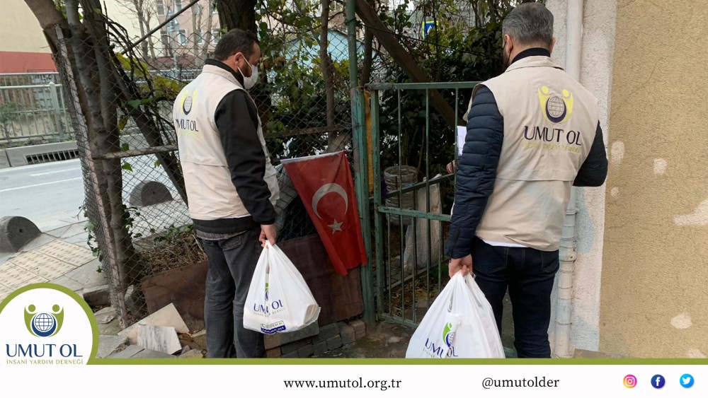 Umut Ol Uluslararası İnsani Yardım Derneği Türkiye'de İhtiyaç Sahibi Ailelere  Gıda Paketi ve Market Kartı Dağıtımı Yaptı.
