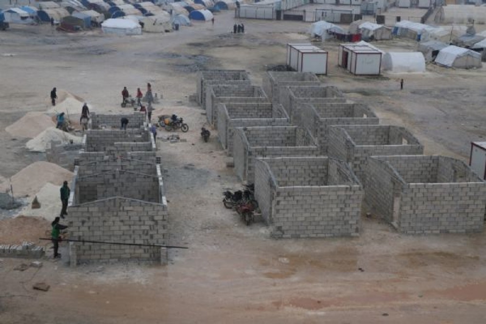 Umut Ol İnsani Yardım Derneği İdlib'te Briket Ev yapım çalışmalarına devam ediyor.