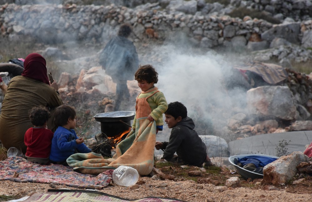 Umut Ol İnsani Yardım Derneği Suriye'de Sadaka Kurbanı Kesip İhtiyaç Sahibi İnsanlara Dağıttı.